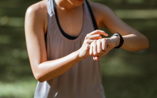 Top Smart Fitness Trackers for Runners: Boost Performance with Real-Time Data