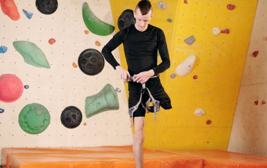 Top 10 Best Crash Pads for Bouldering: Safety, Comfort & Portability for Climbers