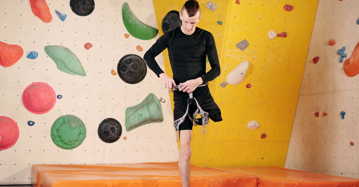 Top 10 Best Crash Pads for Bouldering: Safety, Comfort & Portability for Climbers