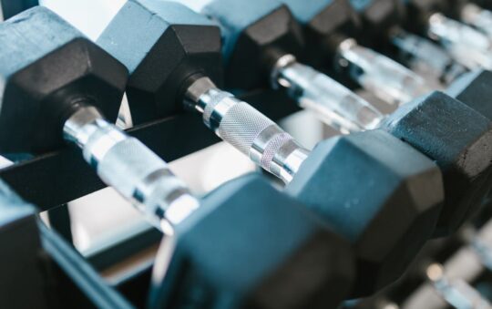 Rubber Coated vs Metal Dumbbells: Which Is Best for Your Home Gym?