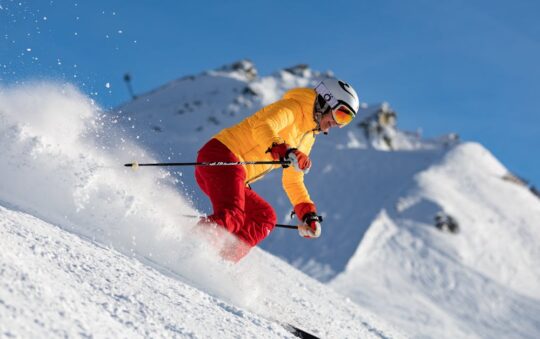 Top Ski Goggles with Anti-Fog Lenses for Clear Vision and Ultimate Comfort