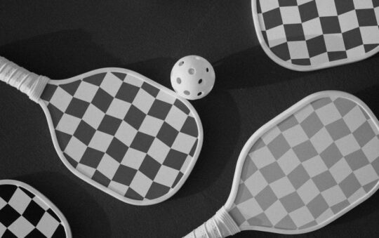 Top Lightweight Pickleball Paddles Under 100g for Speed and Control in 2024