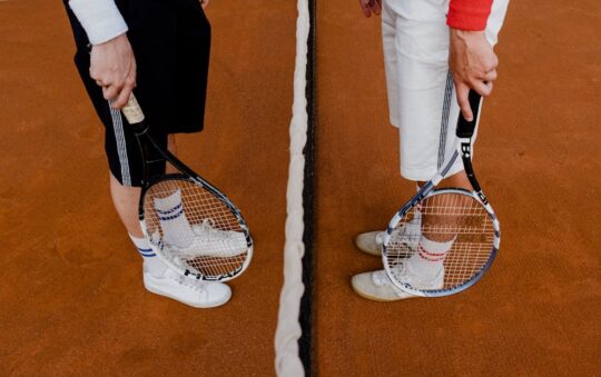 Best Lightweight Tennis Rackets for Seniors: Comfort, Control & Easy Swing in 2024