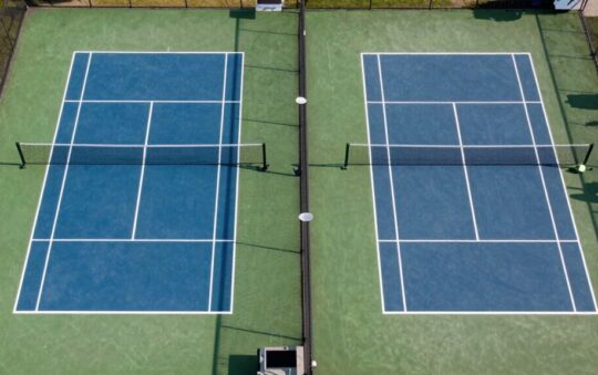 7 Key Differences Between Pickleball and Tennis Courts